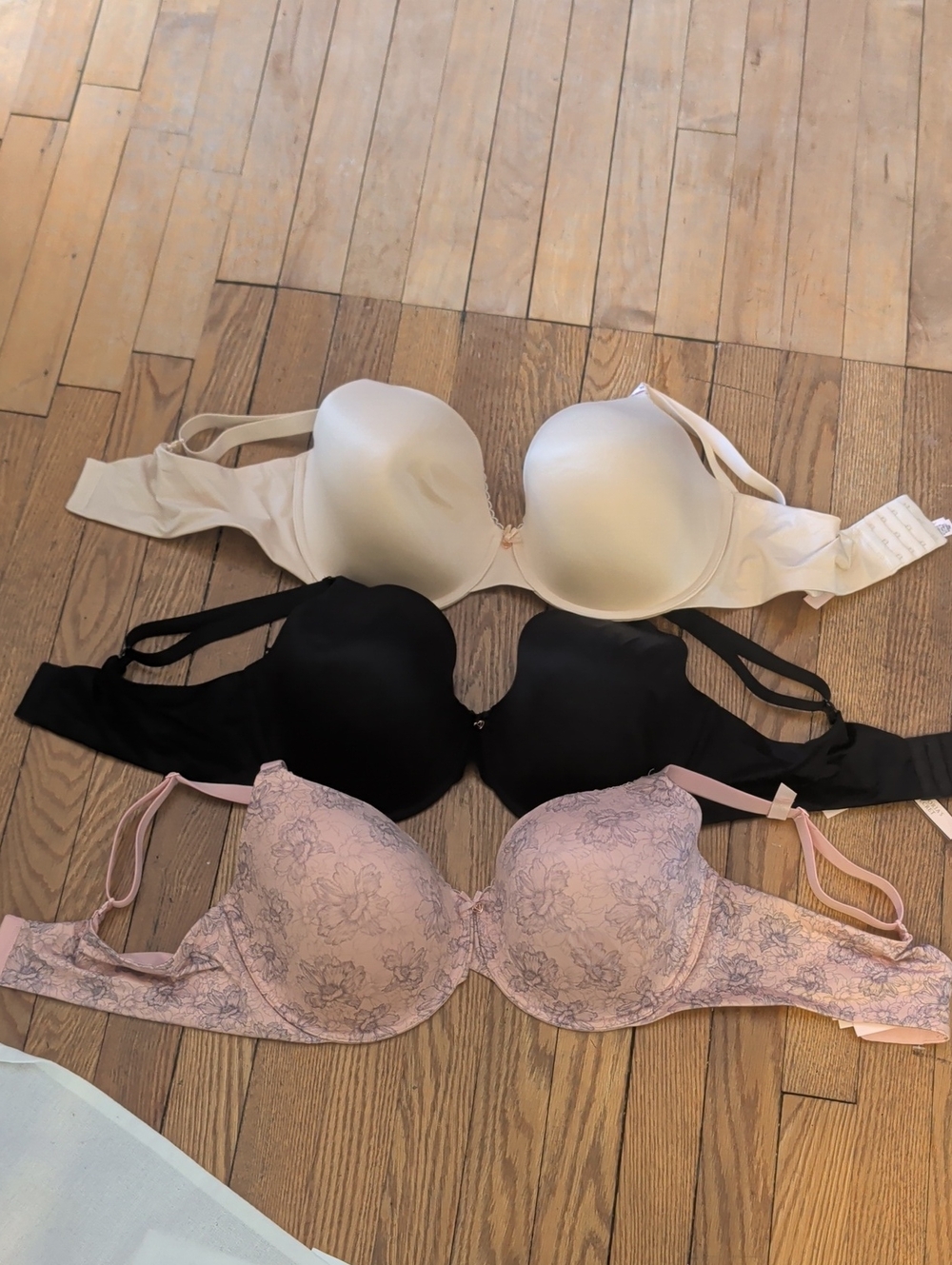 3 NWT Victoria's  Secret Bras.    40DDD.